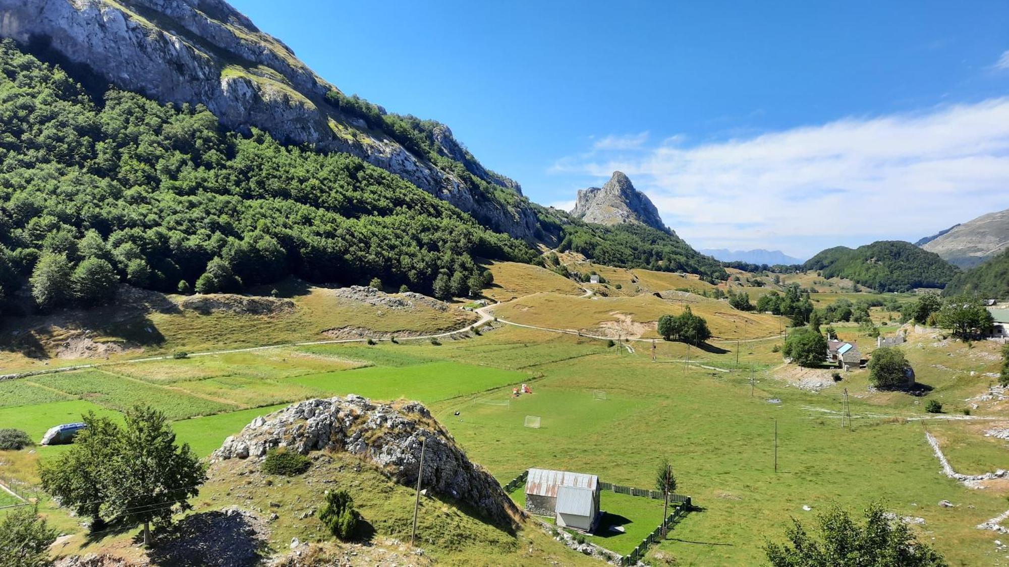 Katun Mokra accommodation&horseback riding Podgorica Exteriör bild